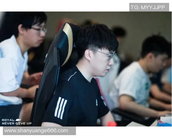 聚焦英雄联盟战术解析：BLG如何在赛场上展现团队协作与策略优势